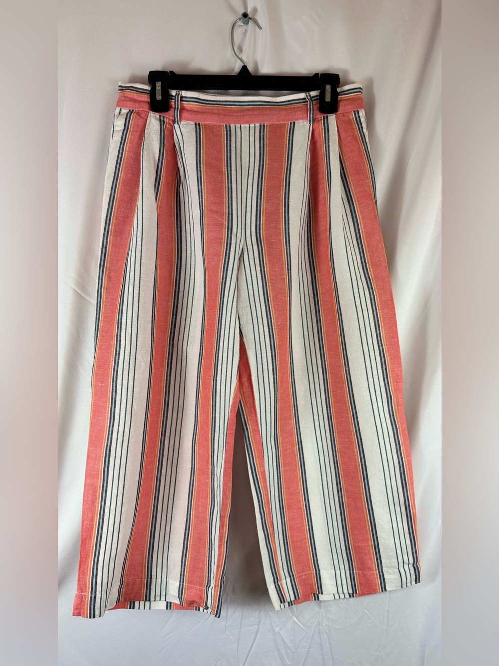 Tommy Hilfiger Linen-Blend Pleated Front Capri’s in Size Small D77